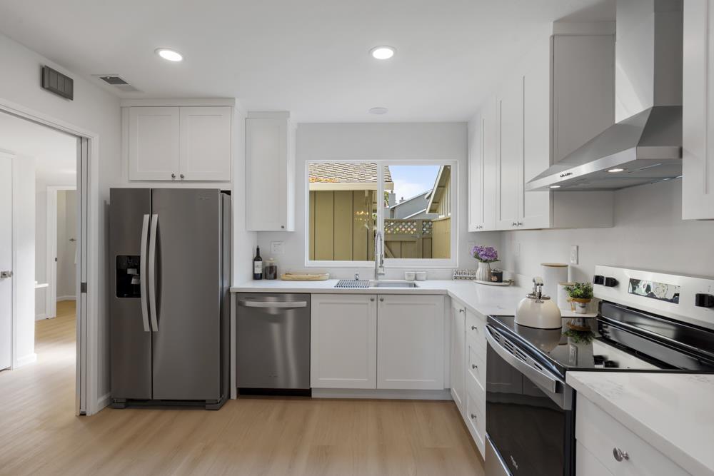 Detail Gallery Image 13 of 50 For 1102 Burke Ln, Foster City,  CA 94404 - 3 Beds | 2/1 Baths
