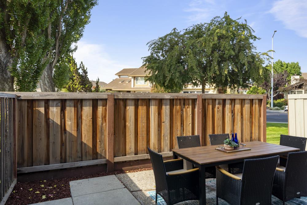 Detail Gallery Image 9 of 50 For 1102 Burke Ln, Foster City,  CA 94404 - 3 Beds | 2/1 Baths