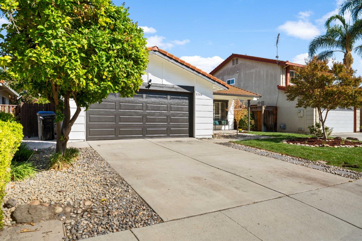 Detail Gallery Image 2 of 38 For 5384 Duesenberg Dr, San Jose,  CA 95123 - 3 Beds | 2 Baths