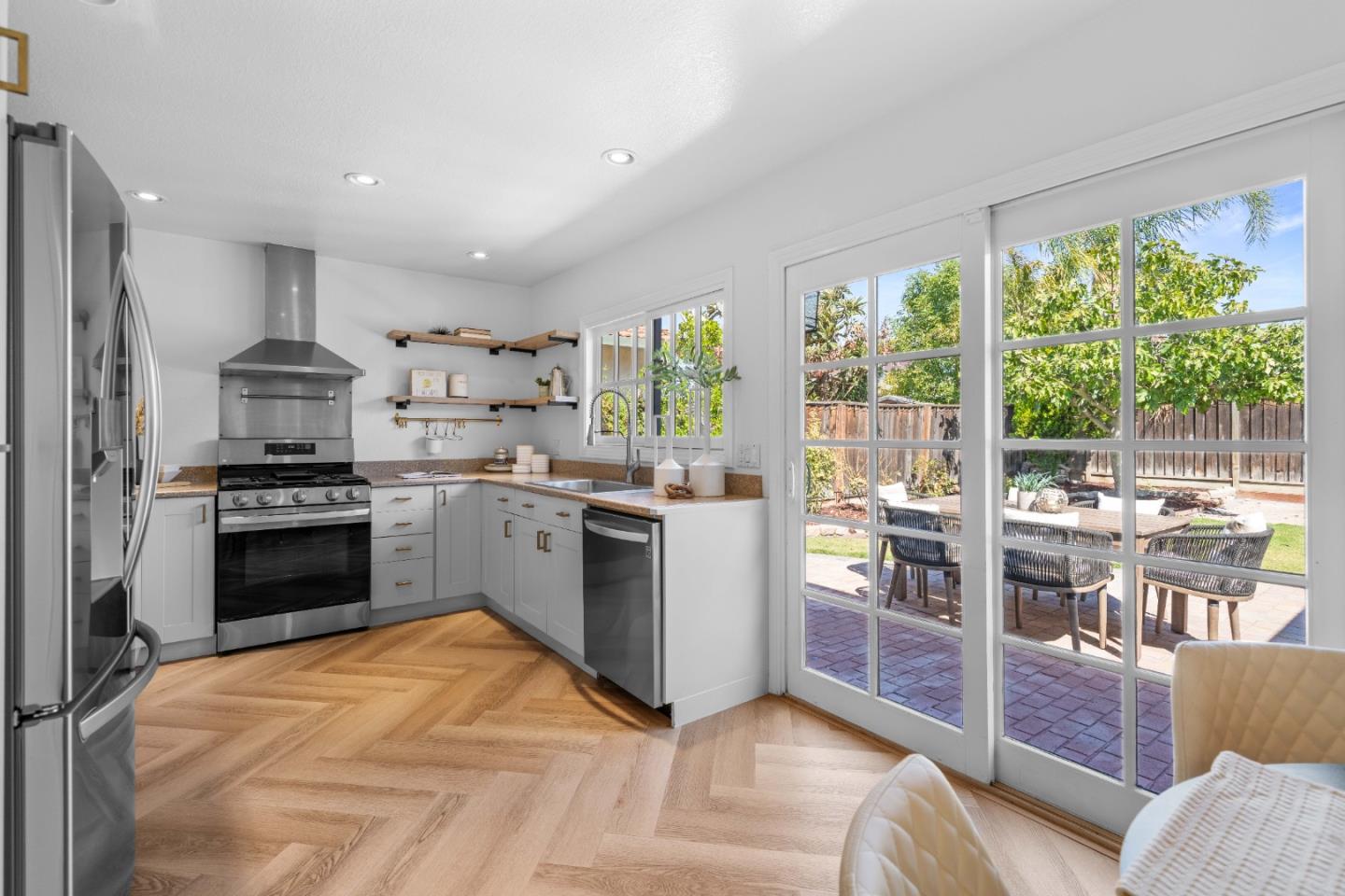 Detail Gallery Image 6 of 38 For 5384 Duesenberg Dr, San Jose,  CA 95123 - 3 Beds | 2 Baths