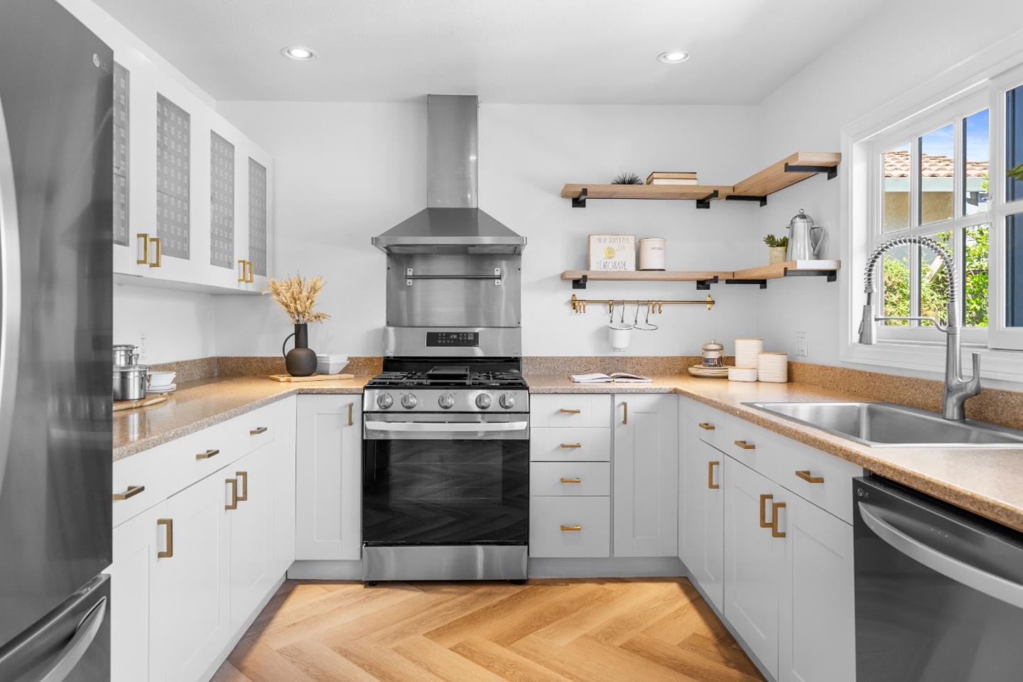 Detail Gallery Image 7 of 38 For 5384 Duesenberg Dr, San Jose,  CA 95123 - 3 Beds | 2 Baths