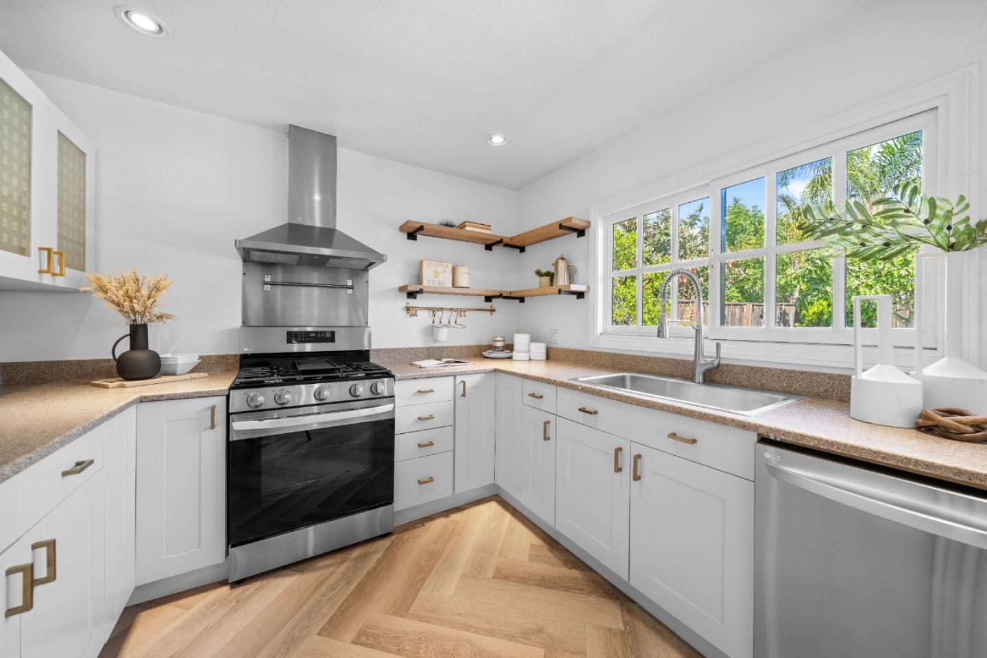 Detail Gallery Image 8 of 38 For 5384 Duesenberg Dr, San Jose,  CA 95123 - 3 Beds | 2 Baths