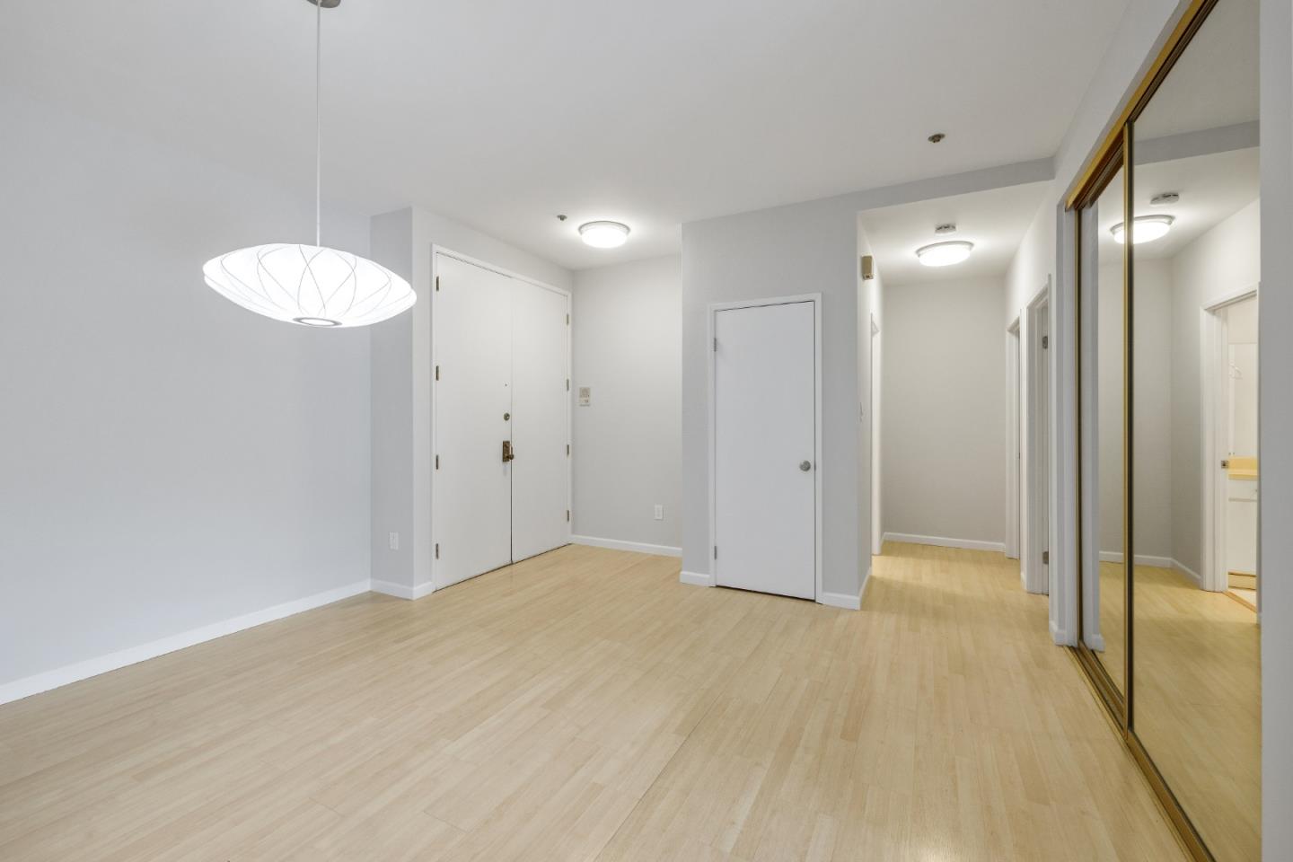 Detail Gallery Image 13 of 25 For 525 Almer Rd #107,  Burlingame,  CA 94010 - 2 Beds | 2 Baths