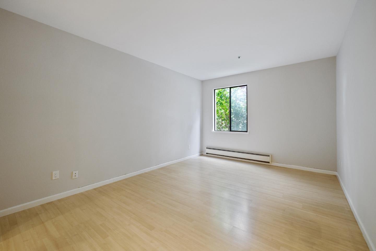 Detail Gallery Image 14 of 25 For 525 Almer Rd #107,  Burlingame,  CA 94010 - 2 Beds | 2 Baths