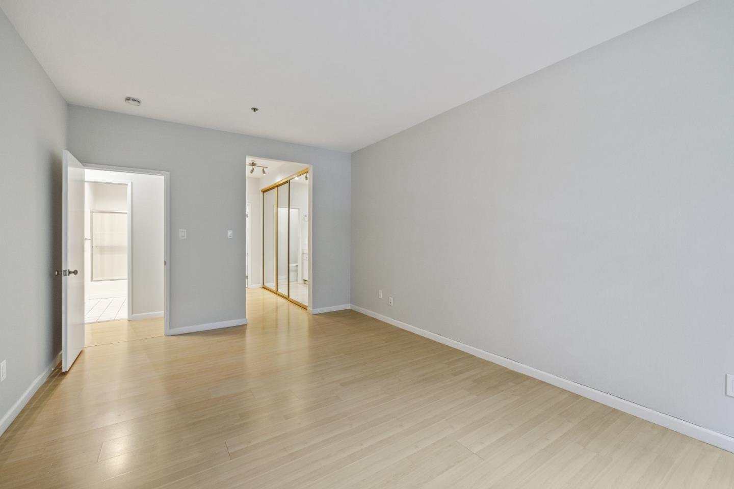 Detail Gallery Image 15 of 25 For 525 Almer Rd #107,  Burlingame,  CA 94010 - 2 Beds | 2 Baths