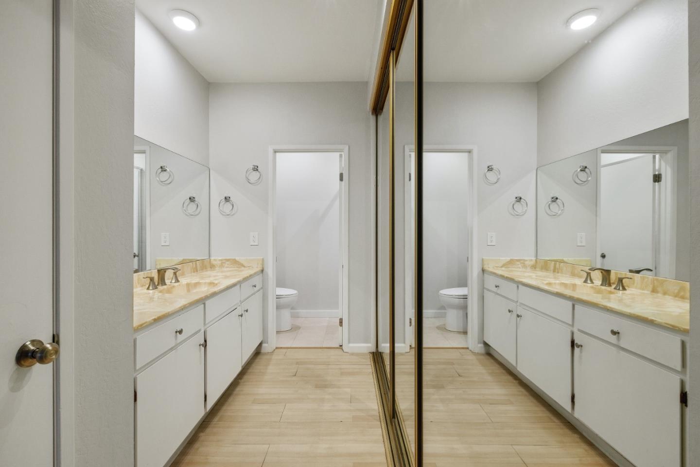 Detail Gallery Image 16 of 25 For 525 Almer Rd #107,  Burlingame,  CA 94010 - 2 Beds | 2 Baths