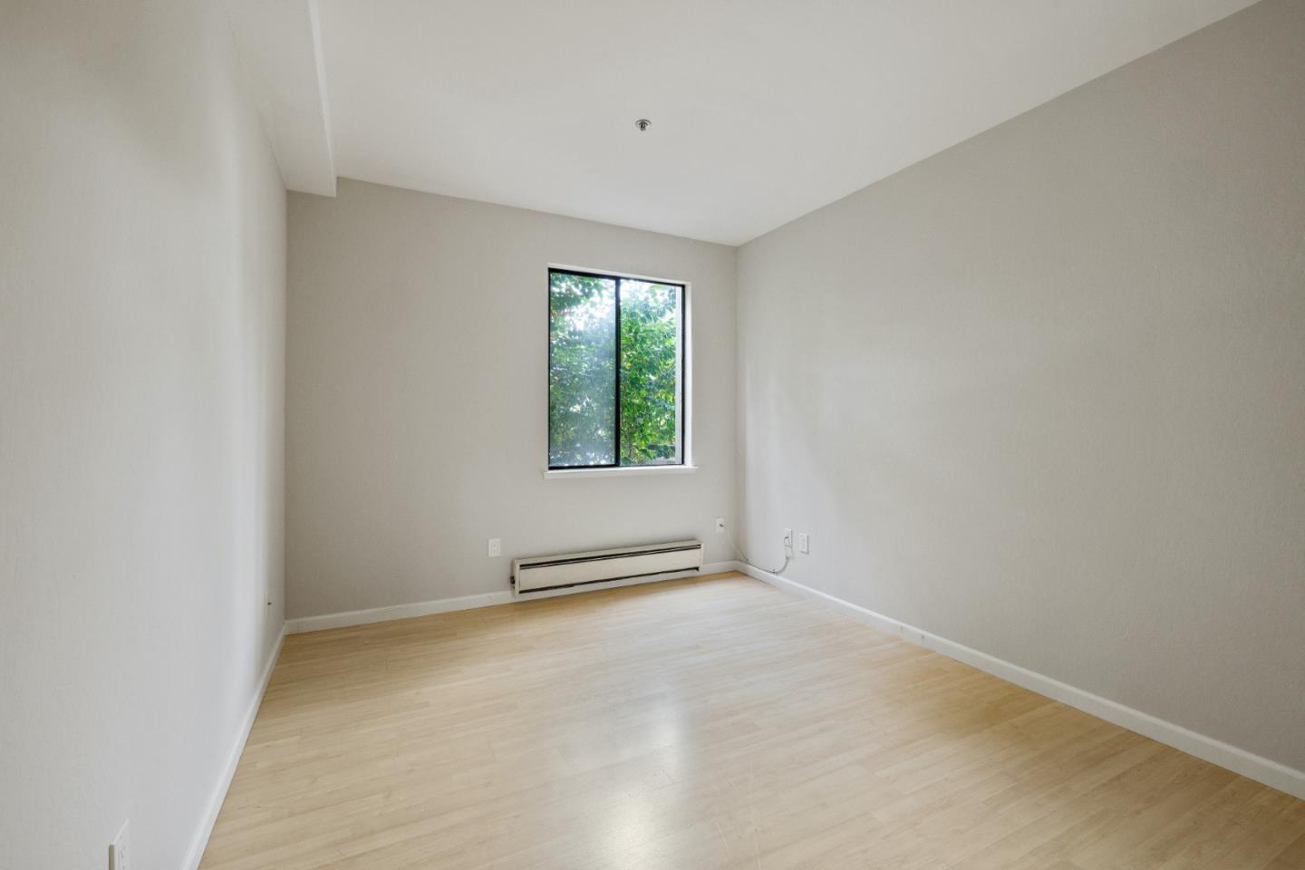 Detail Gallery Image 19 of 25 For 525 Almer Rd #107,  Burlingame,  CA 94010 - 2 Beds | 2 Baths