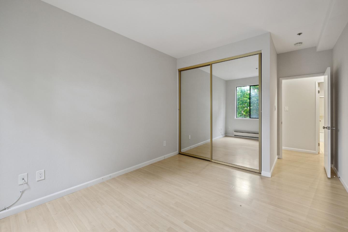 Detail Gallery Image 20 of 25 For 525 Almer Rd #107,  Burlingame,  CA 94010 - 2 Beds | 2 Baths