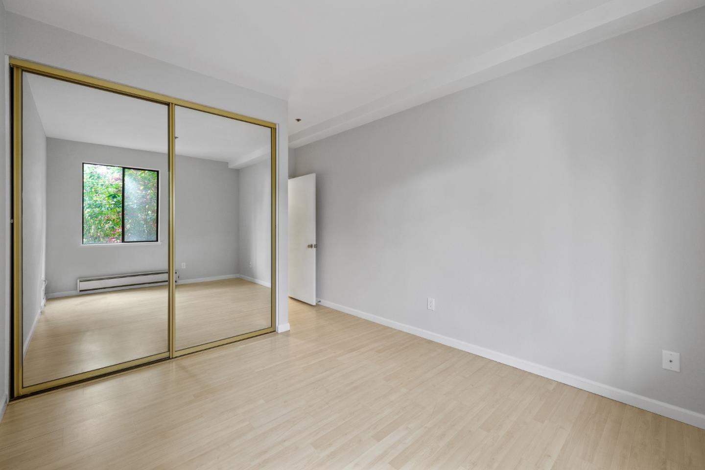 Detail Gallery Image 21 of 25 For 525 Almer Rd #107,  Burlingame,  CA 94010 - 2 Beds | 2 Baths