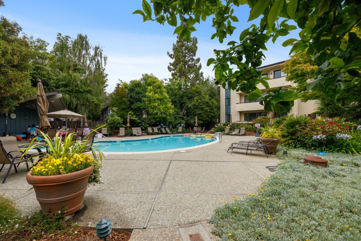 Detail Gallery Image 24 of 25 For 525 Almer Rd #107,  Burlingame,  CA 94010 - 2 Beds | 2 Baths