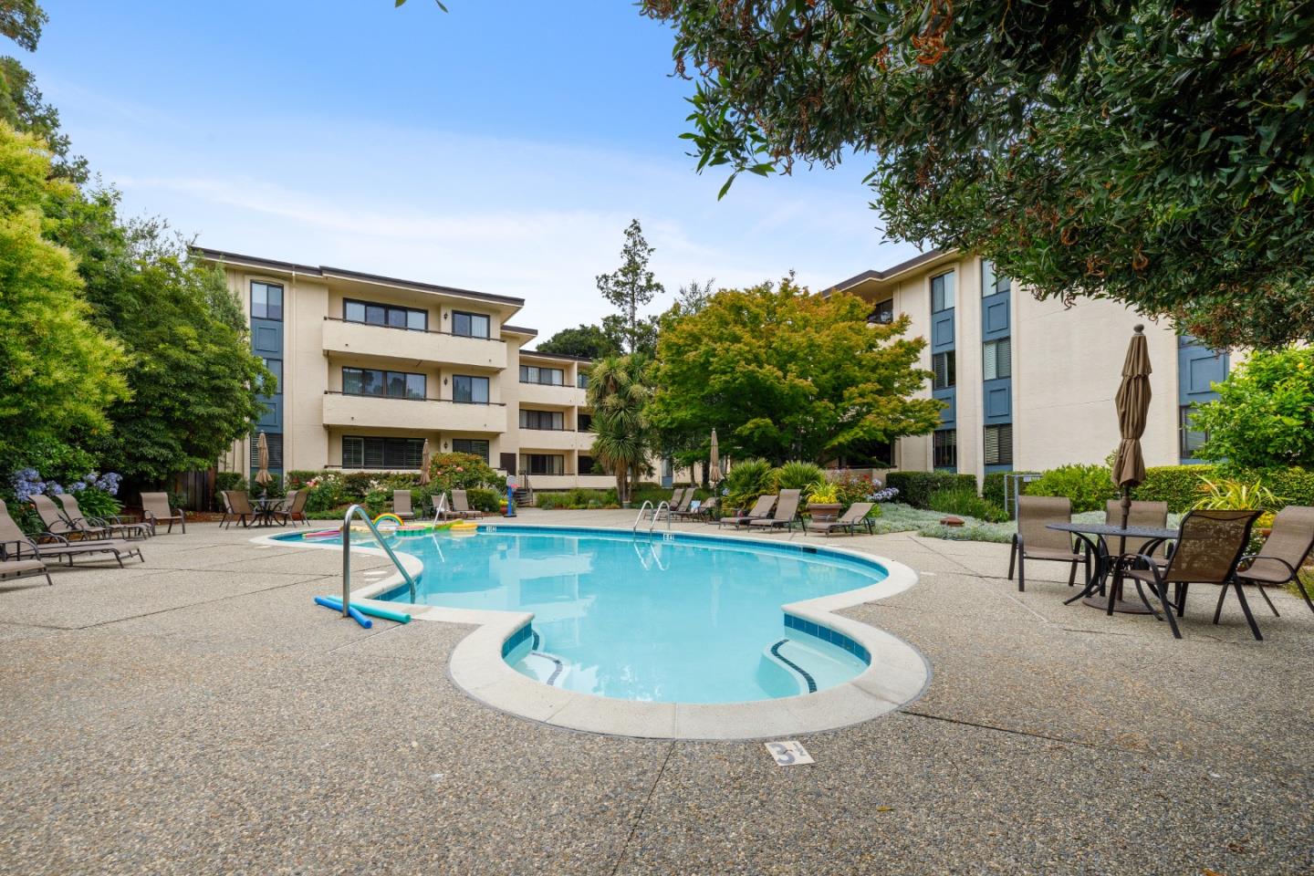 Detail Gallery Image 25 of 25 For 525 Almer Rd #107,  Burlingame,  CA 94010 - 2 Beds | 2 Baths