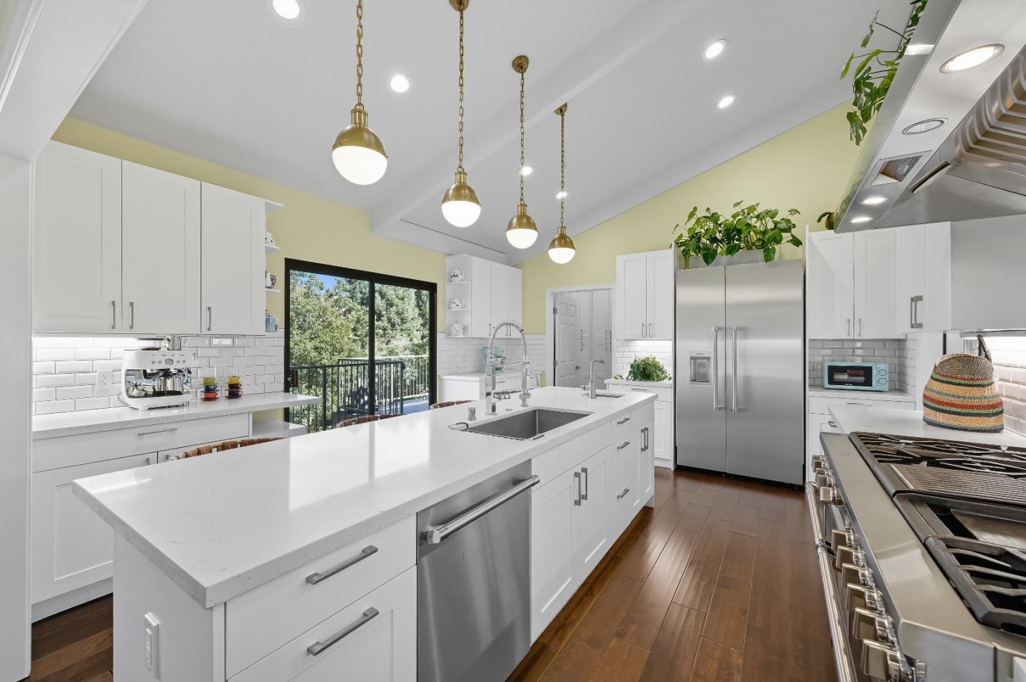 Detail Gallery Image 22 of 86 For 27464 Altamont Rd, Los Altos Hills,  CA 94022 - 4 Beds | 3/1 Baths