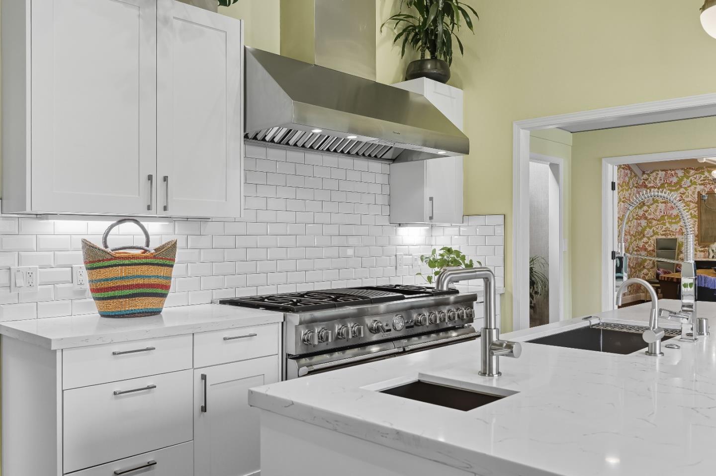 Detail Gallery Image 24 of 86 For 27464 Altamont Rd, Los Altos Hills,  CA 94022 - 4 Beds | 3/1 Baths