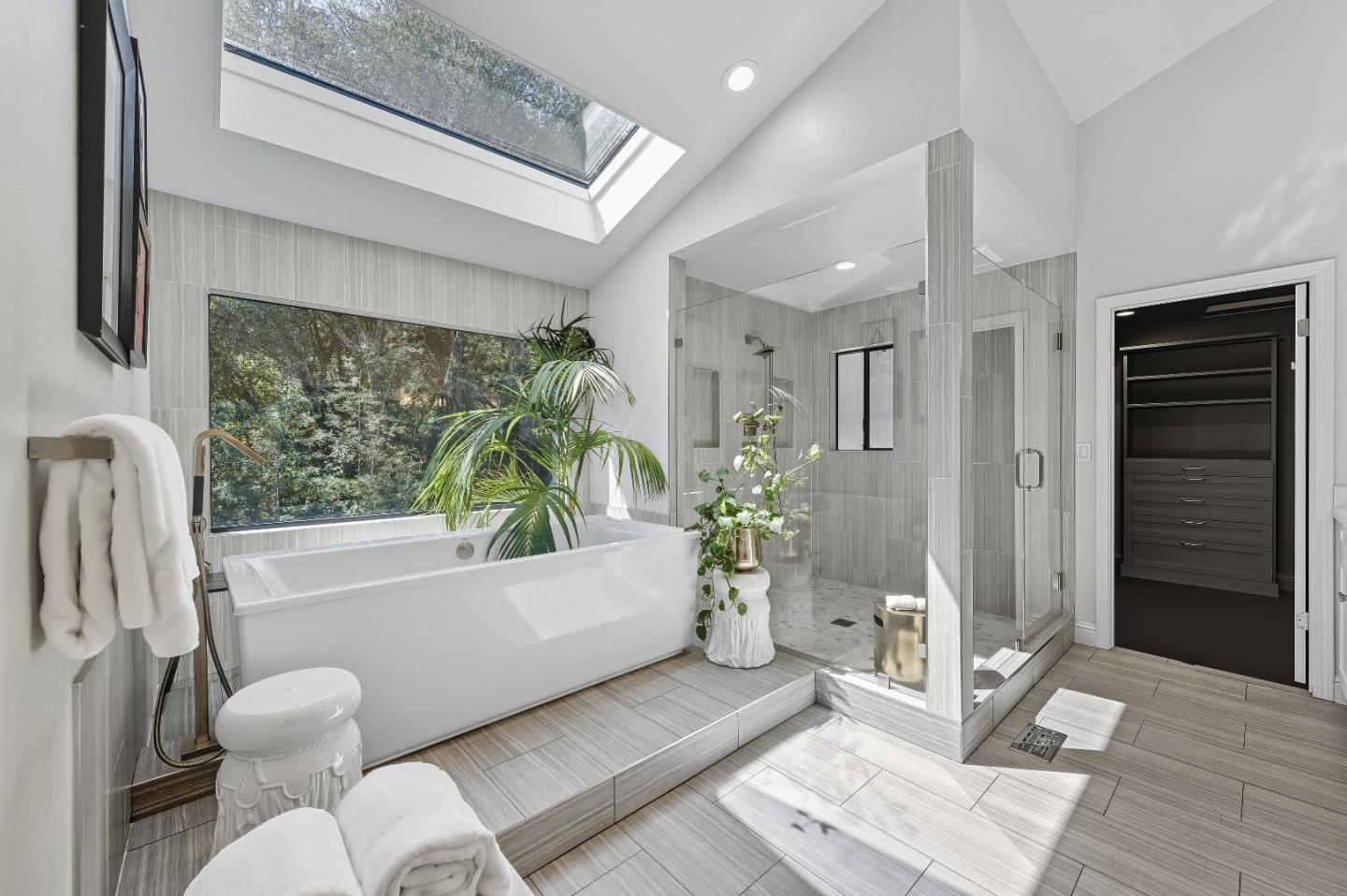 Detail Gallery Image 35 of 86 For 27464 Altamont Rd, Los Altos Hills,  CA 94022 - 4 Beds | 3/1 Baths