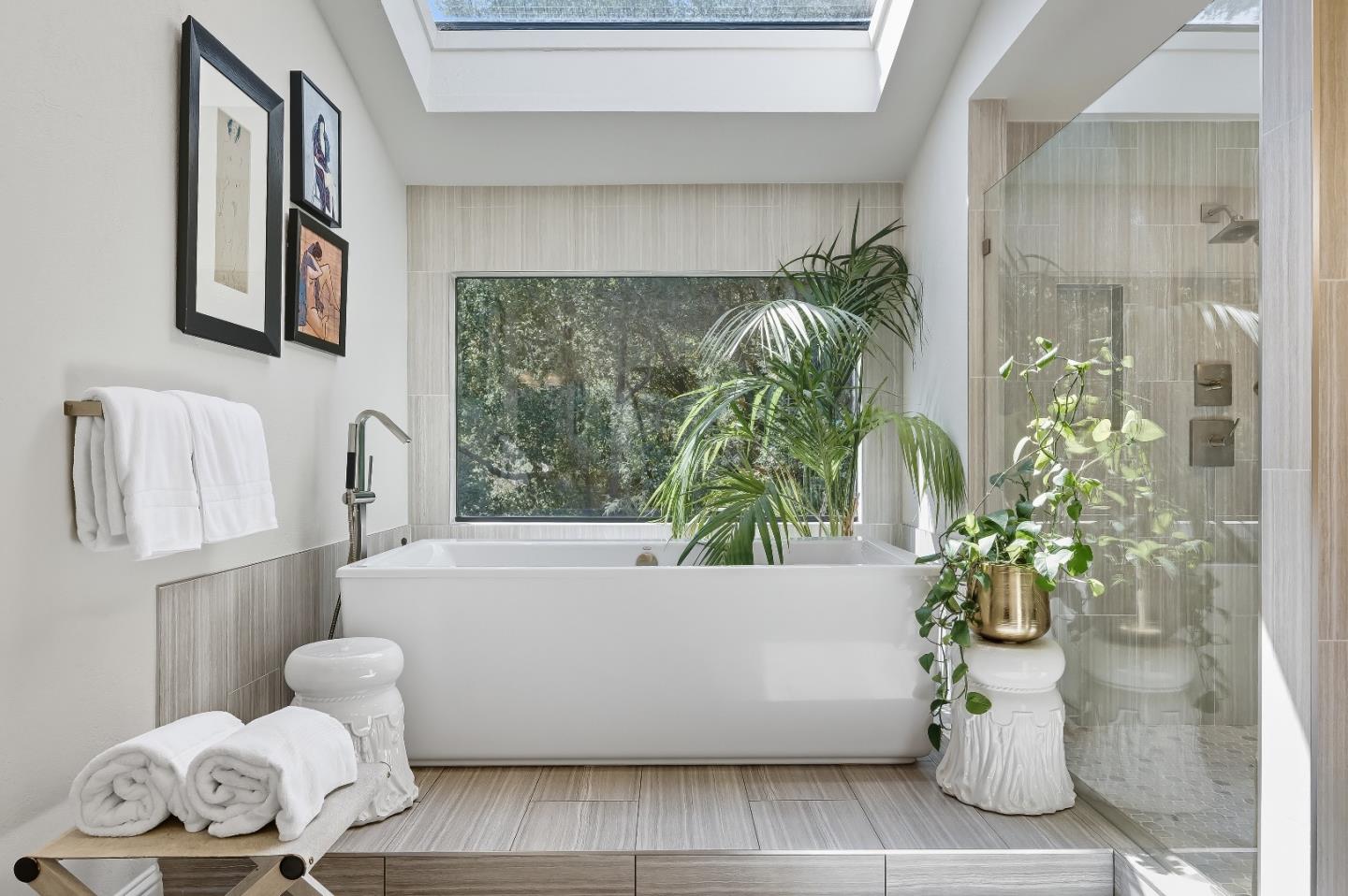 Detail Gallery Image 36 of 86 For 27464 Altamont Rd, Los Altos Hills,  CA 94022 - 4 Beds | 3/1 Baths