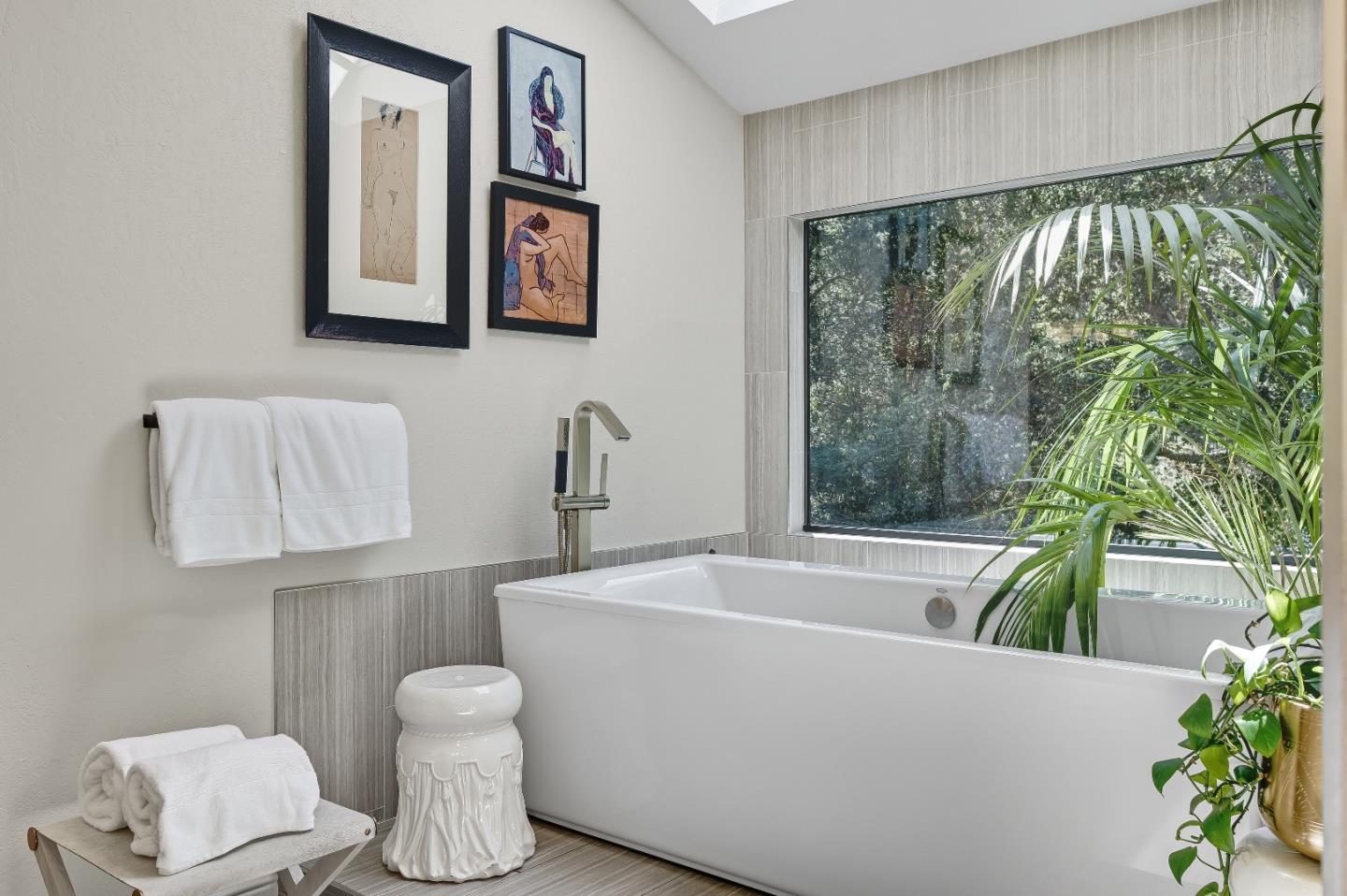 Detail Gallery Image 37 of 86 For 27464 Altamont Rd, Los Altos Hills,  CA 94022 - 4 Beds | 3/1 Baths