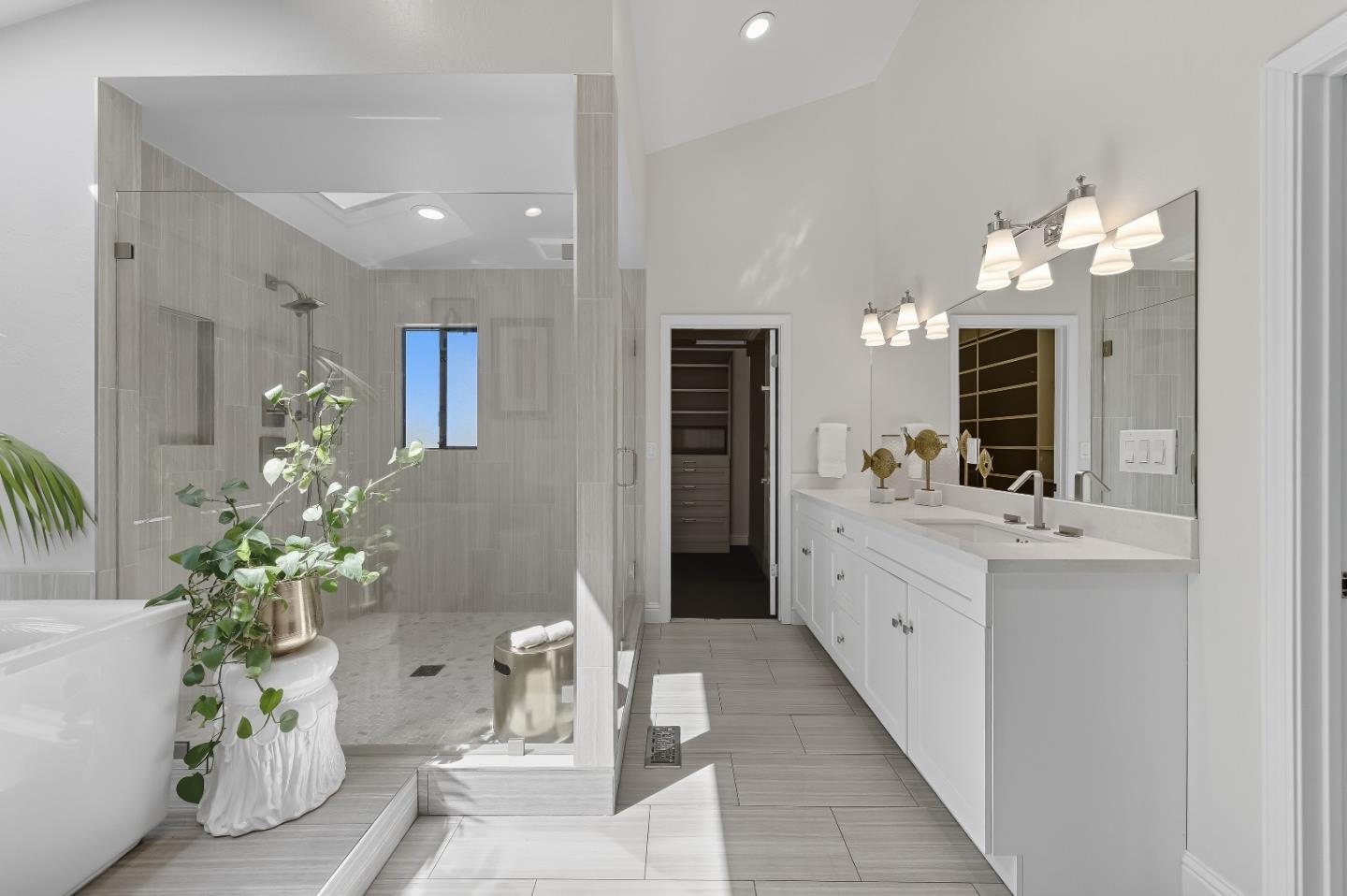 Detail Gallery Image 39 of 86 For 27464 Altamont Rd, Los Altos Hills,  CA 94022 - 4 Beds | 3/1 Baths