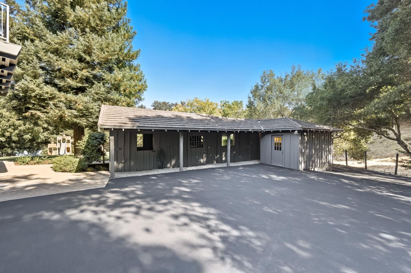 Detail Gallery Image 70 of 86 For 27464 Altamont Rd, Los Altos Hills,  CA 94022 - 4 Beds | 3/1 Baths