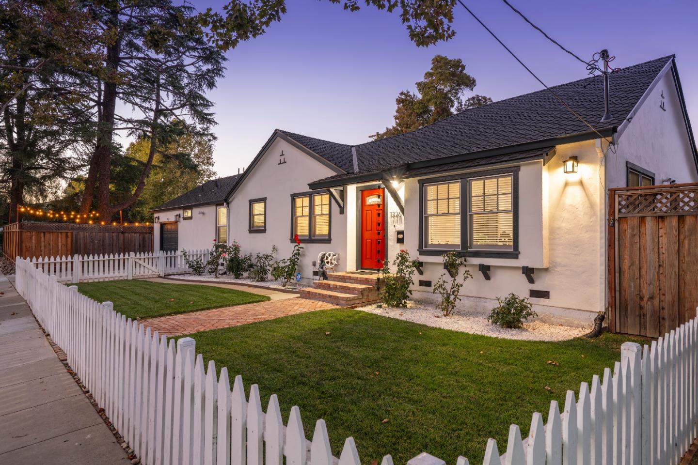 Detail Gallery Image 1 of 32 For 1326 Milton Way, San Jose,  CA 95125 - 2 Beds | 2 Baths