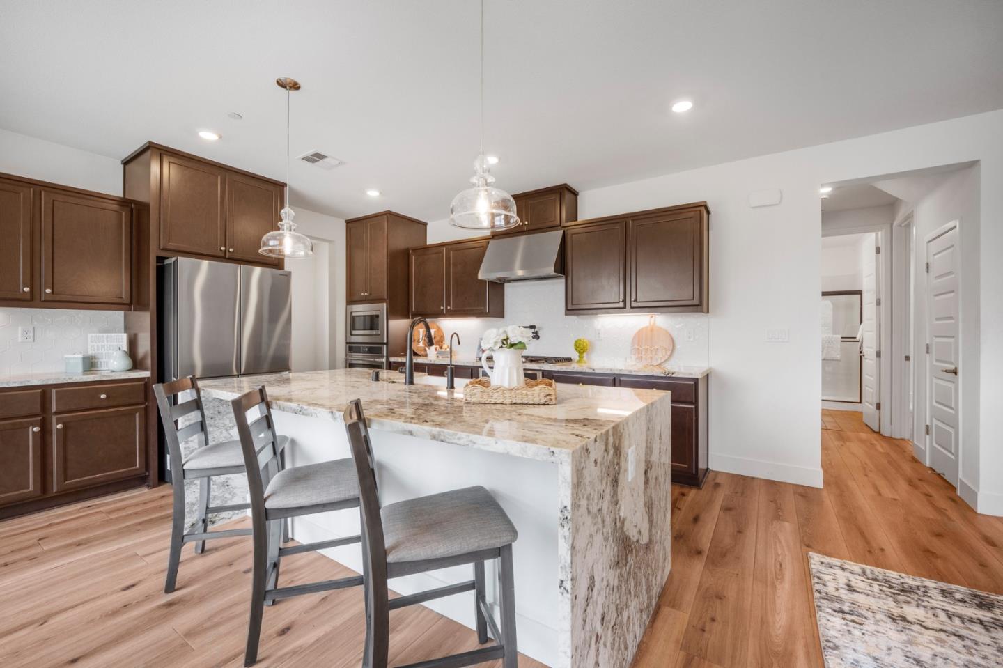 Detail Gallery Image 13 of 52 For 7101 Hakkan Dr, Gilroy,  CA 95020 - 4 Beds | 3 Baths