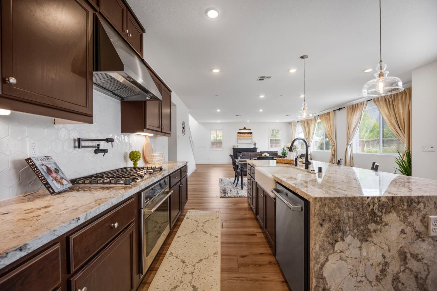 Detail Gallery Image 15 of 52 For 7101 Hakkan Dr, Gilroy,  CA 95020 - 4 Beds | 3 Baths