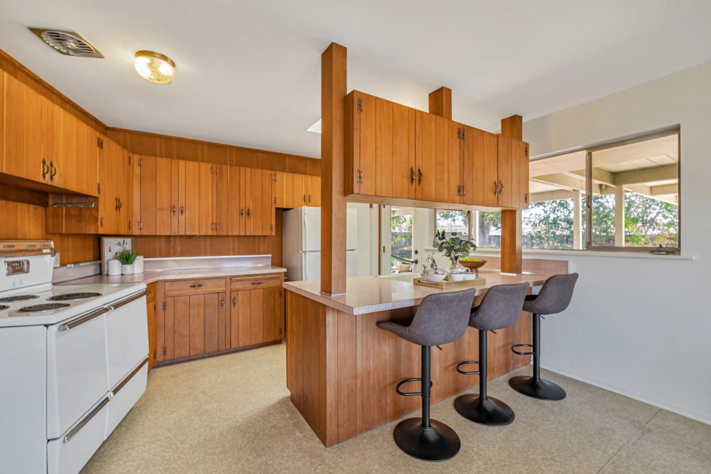 Detail Gallery Image 11 of 34 For 376 Alicia Way, Los Altos,  CA 94022 - 3 Beds | 2 Baths