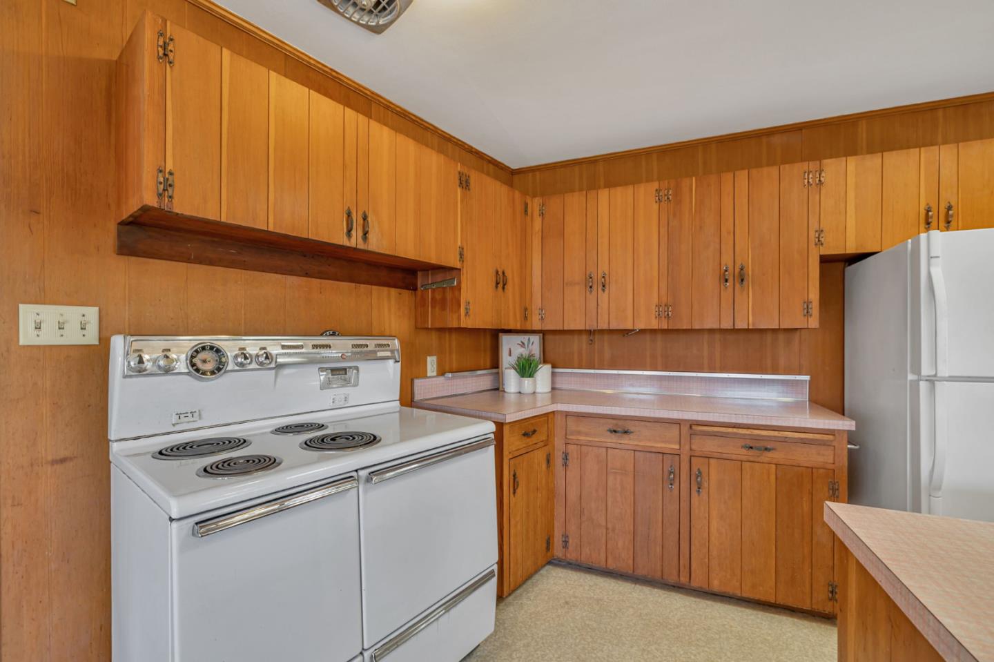 Detail Gallery Image 12 of 34 For 376 Alicia Way, Los Altos,  CA 94022 - 3 Beds | 2 Baths