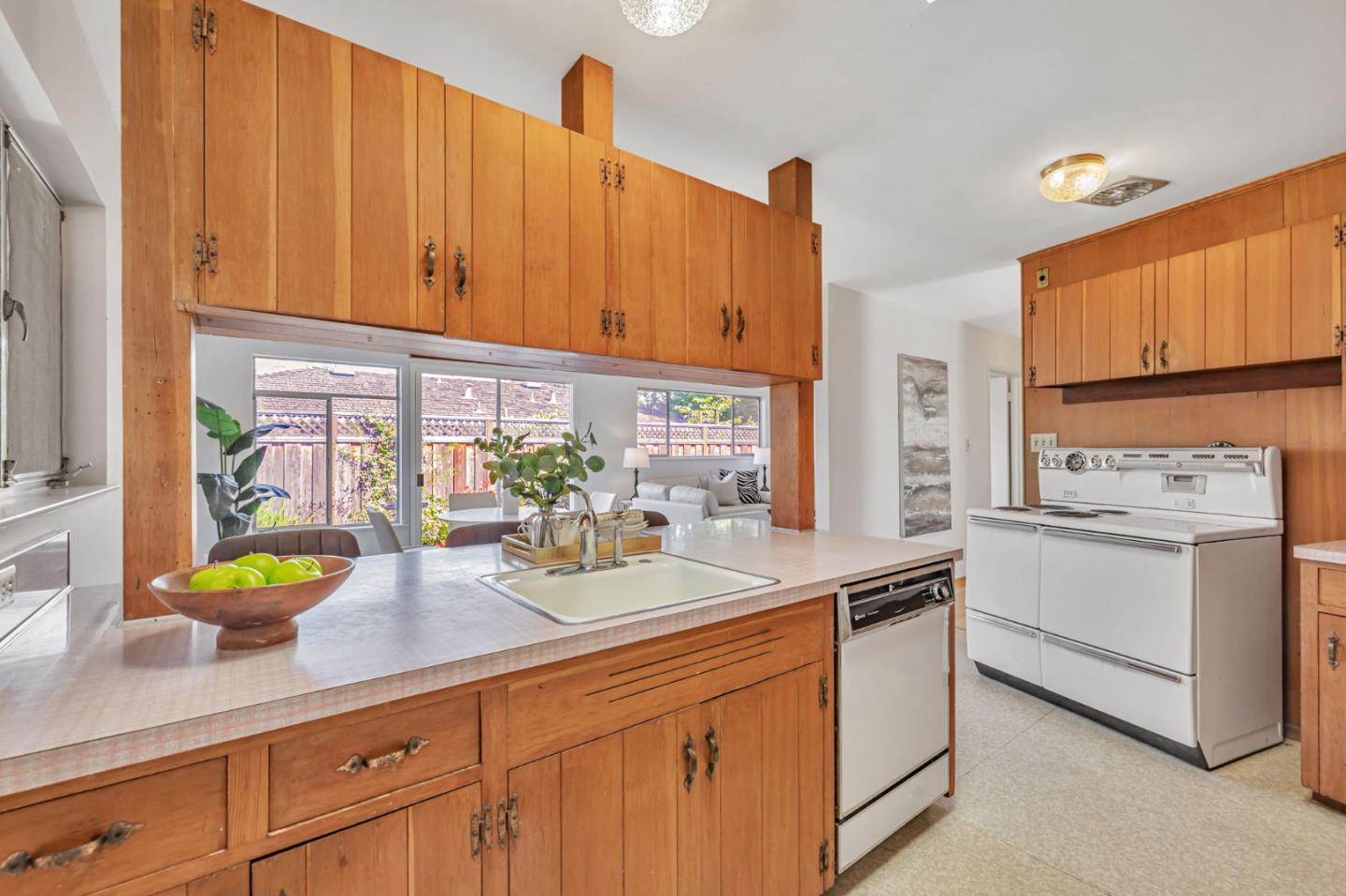 Detail Gallery Image 13 of 34 For 376 Alicia Way, Los Altos,  CA 94022 - 3 Beds | 2 Baths