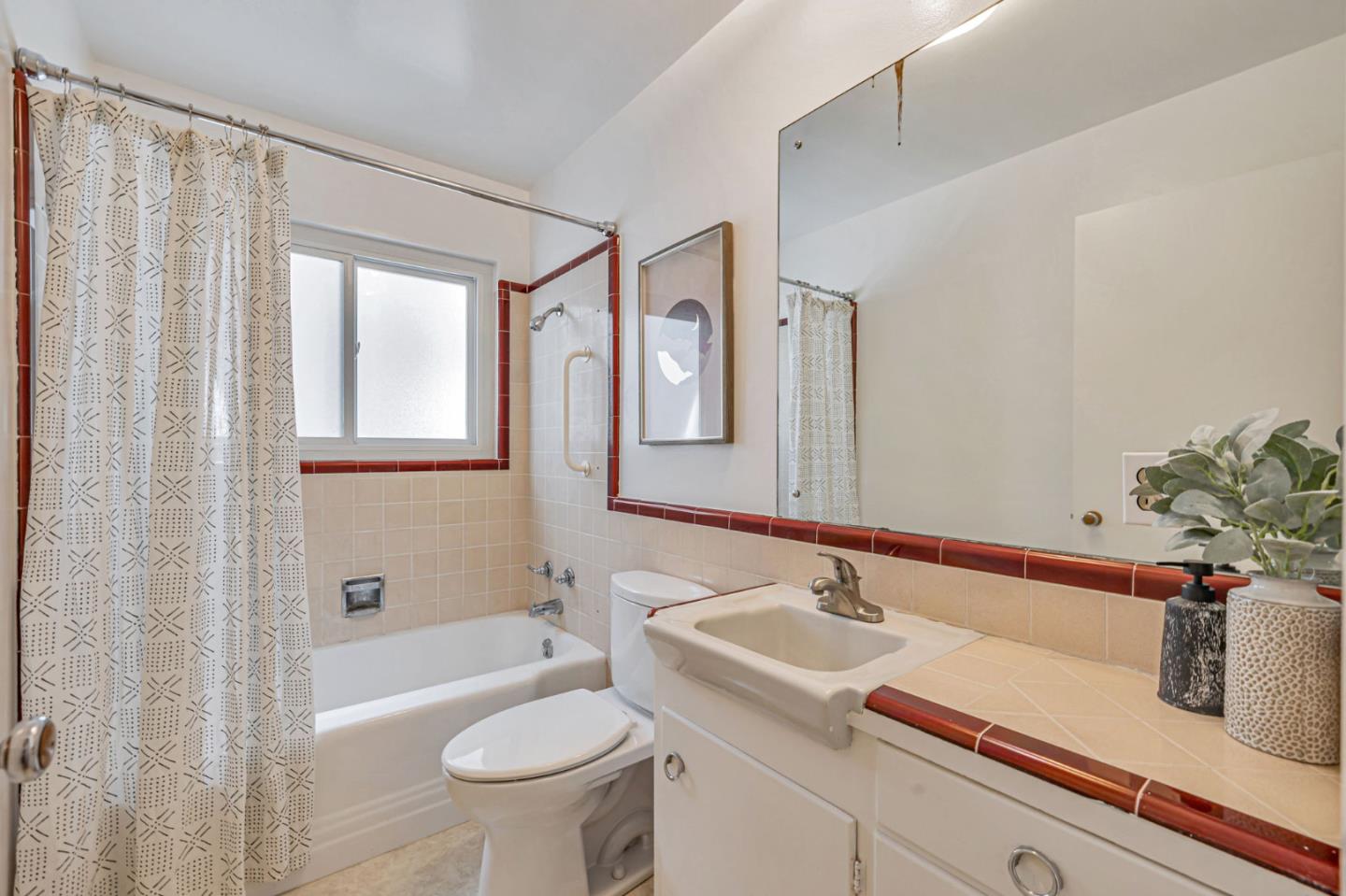Detail Gallery Image 26 of 34 For 376 Alicia Way, Los Altos,  CA 94022 - 3 Beds | 2 Baths