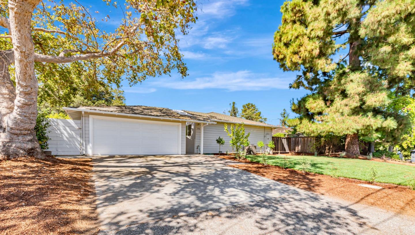 Detail Gallery Image 3 of 34 For 376 Alicia Way, Los Altos,  CA 94022 - 3 Beds | 2 Baths