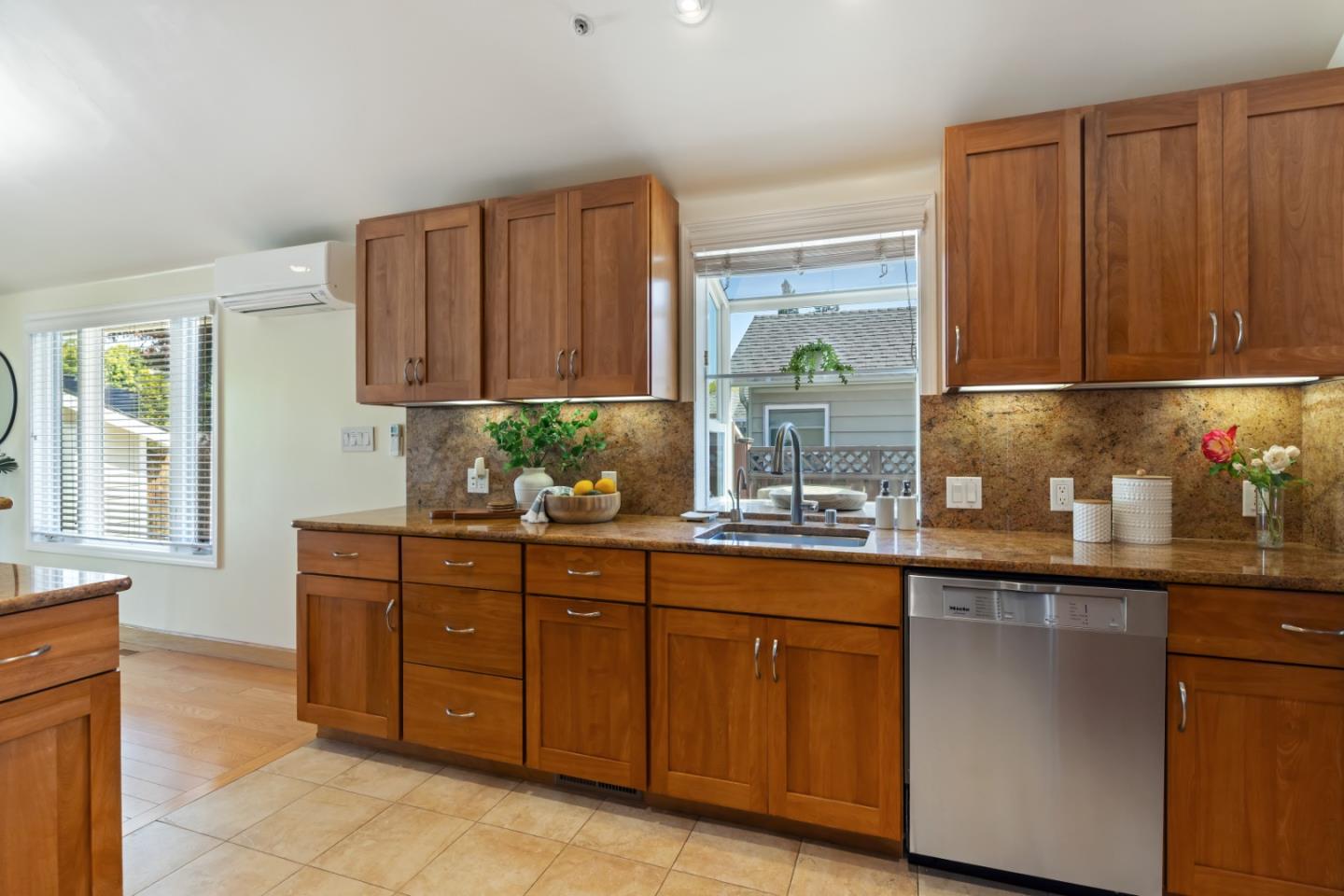 Detail Gallery Image 10 of 24 For 433 Upton St, Redwood City,  CA 94062 - 3 Beds | 2 Baths