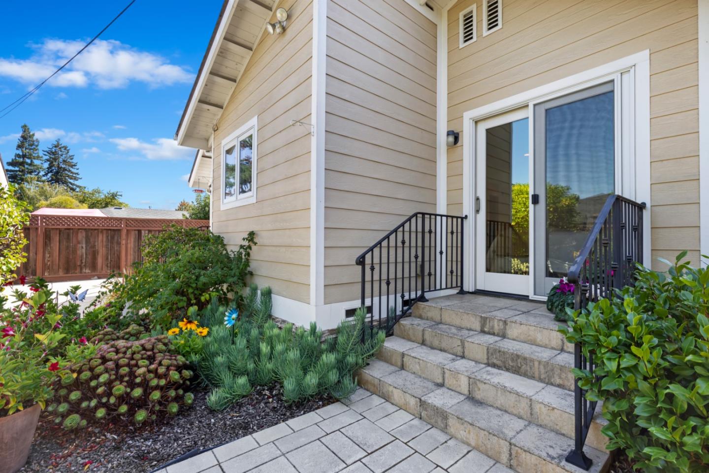 Detail Gallery Image 23 of 24 For 433 Upton St, Redwood City,  CA 94062 - 3 Beds | 2 Baths