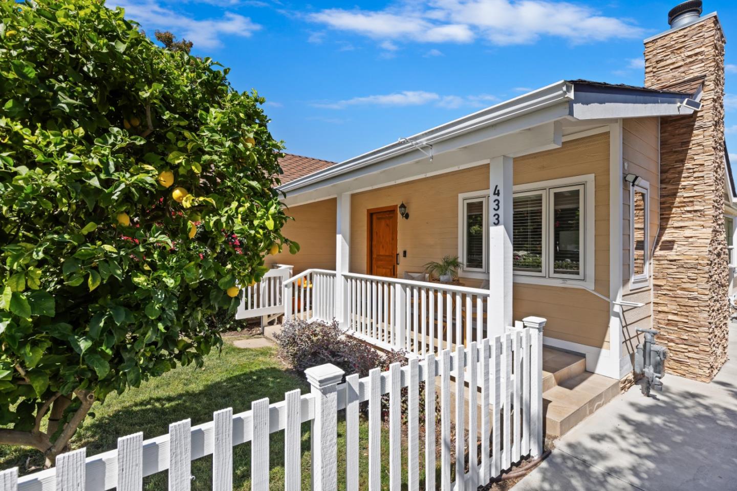 Detail Gallery Image 3 of 24 For 433 Upton St, Redwood City,  CA 94062 - 3 Beds | 2 Baths