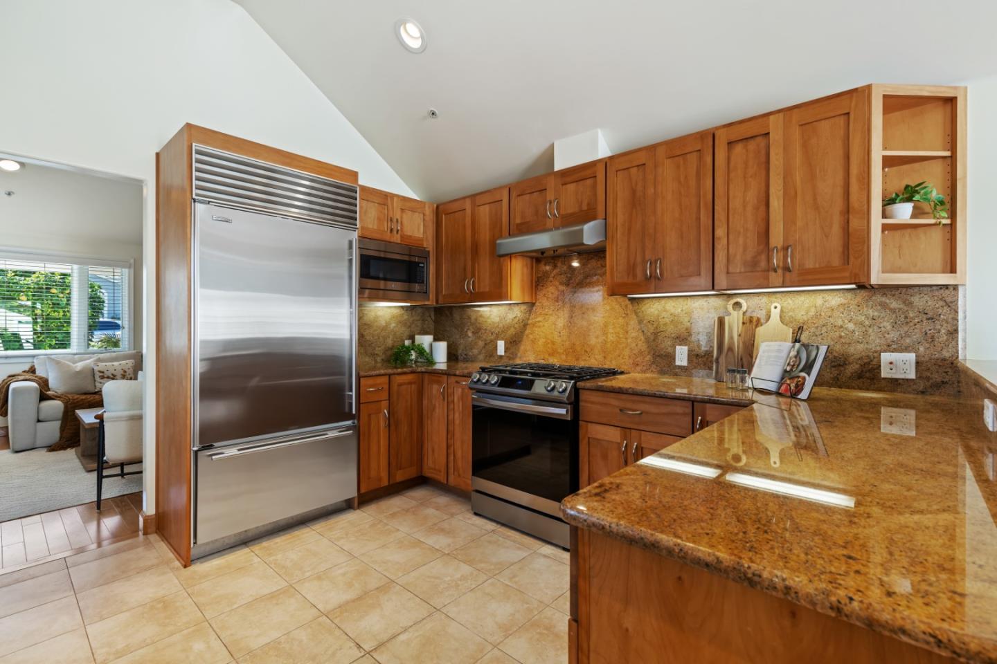 Detail Gallery Image 9 of 24 For 433 Upton St, Redwood City,  CA 94062 - 3 Beds | 2 Baths