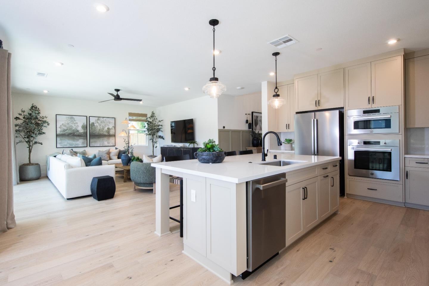 Detail Gallery Image 4 of 14 For 7359 Princevalle St #HOMESITE 17,  Gilroy,  CA 95020 - 5 Beds | 4/1 Baths