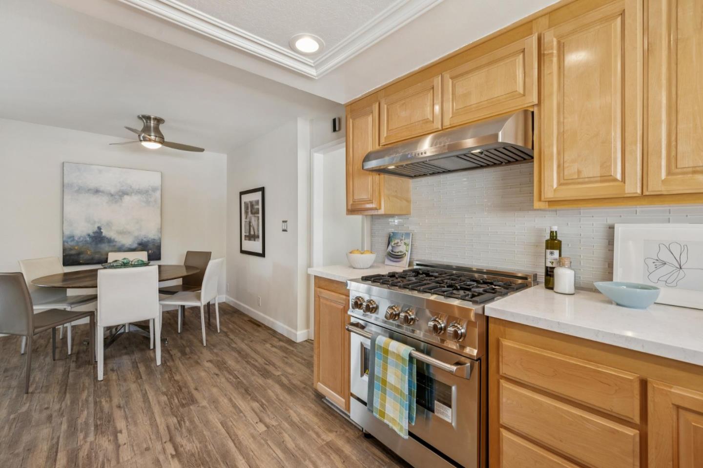 Detail Gallery Image 10 of 30 For 961 E San Marcos Cir, Mountain View,  CA 94043 - 4 Beds | 2 Baths