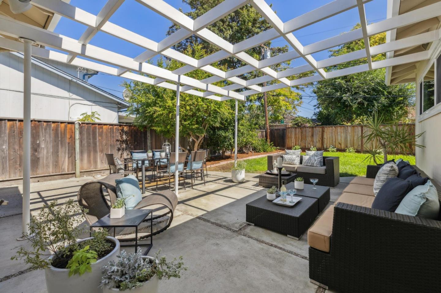 Detail Gallery Image 25 of 30 For 961 E San Marcos Cir, Mountain View,  CA 94043 - 4 Beds | 2 Baths
