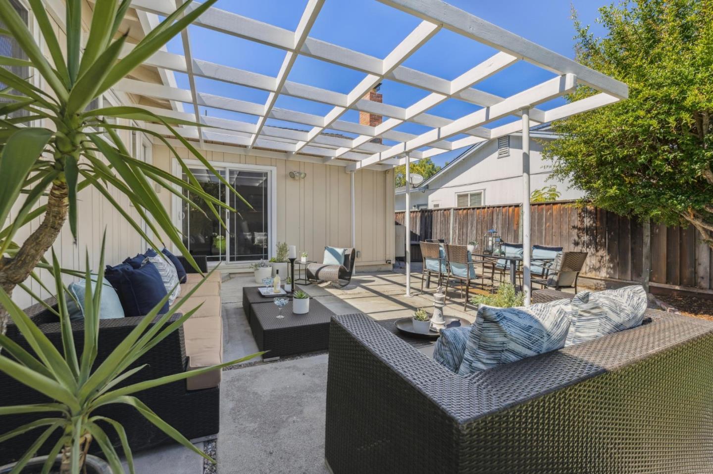 Detail Gallery Image 27 of 30 For 961 E San Marcos Cir, Mountain View,  CA 94043 - 4 Beds | 2 Baths