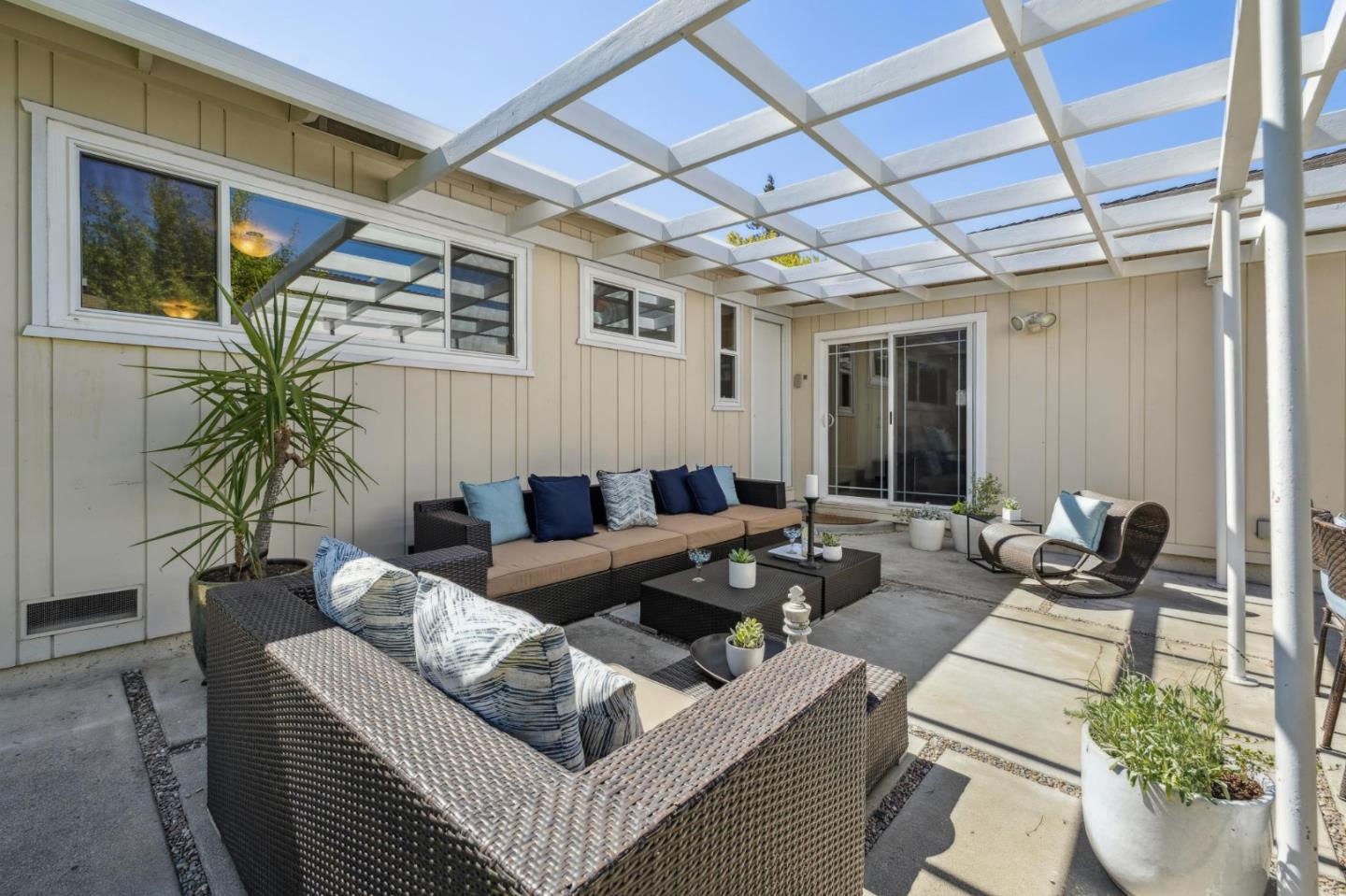 Detail Gallery Image 28 of 30 For 961 E San Marcos Cir, Mountain View,  CA 94043 - 4 Beds | 2 Baths