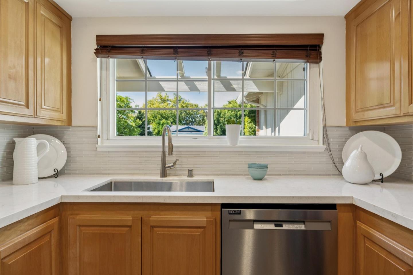 Detail Gallery Image 8 of 30 For 961 E San Marcos Cir, Mountain View,  CA 94043 - 4 Beds | 2 Baths