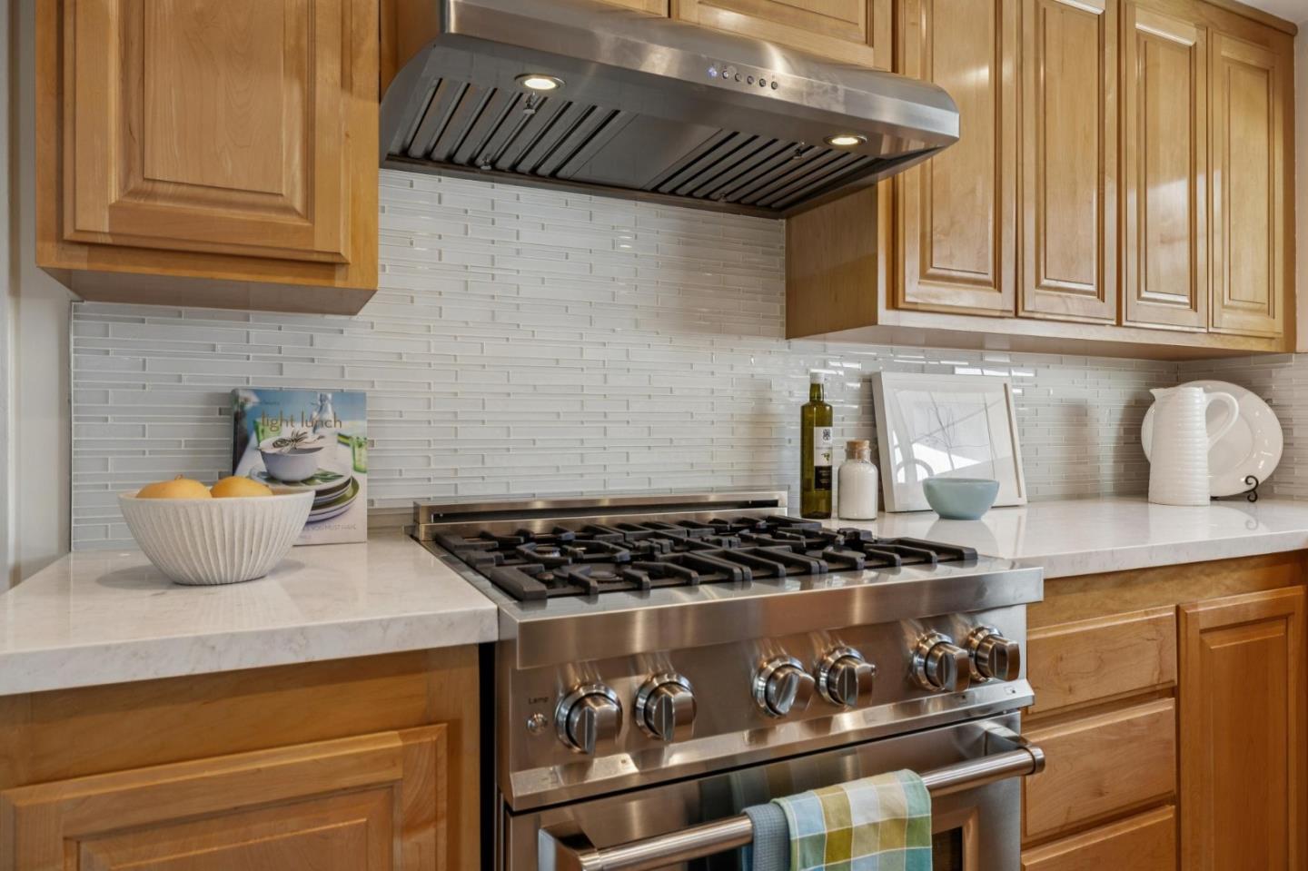 Detail Gallery Image 9 of 30 For 961 E San Marcos Cir, Mountain View,  CA 94043 - 4 Beds | 2 Baths