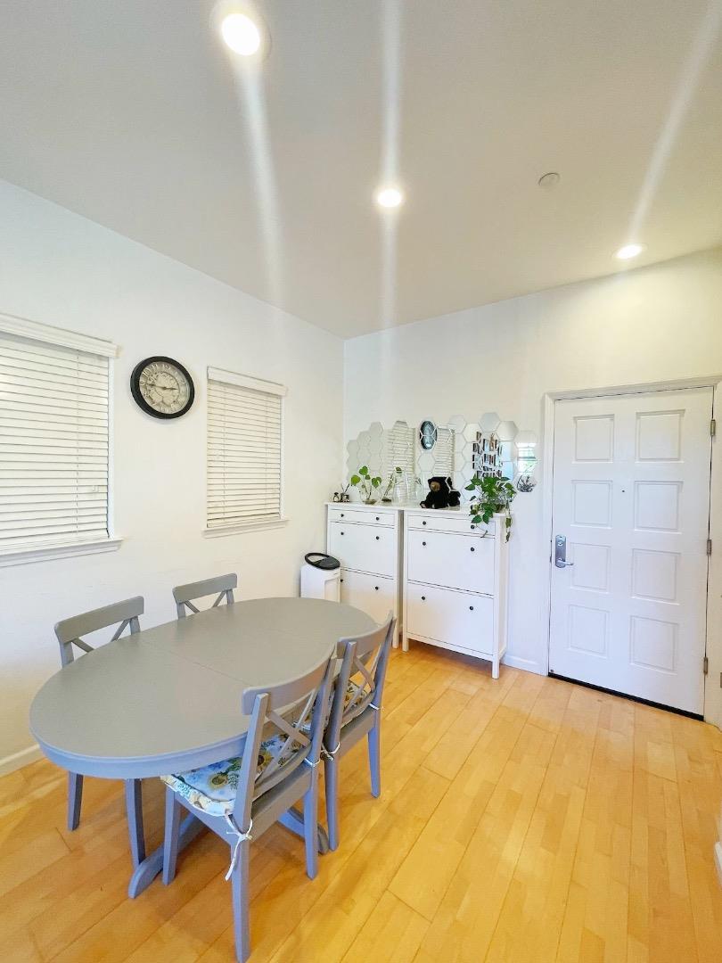 Detail Gallery Image 2 of 12 For 19999 Stevens Creek Blvd #209,  Cupertino,  CA 95014 - 2 Beds | 2 Baths