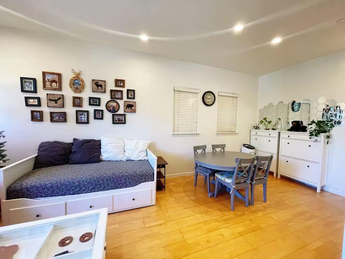 Detail Gallery Image 3 of 12 For 19999 Stevens Creek Blvd #209,  Cupertino,  CA 95014 - 2 Beds | 2 Baths