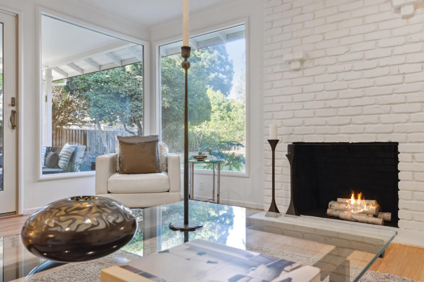 Detail Gallery Image 10 of 42 For 130 Garland Way, Los Altos,  CA 94022 - 5 Beds | 2/1 Baths