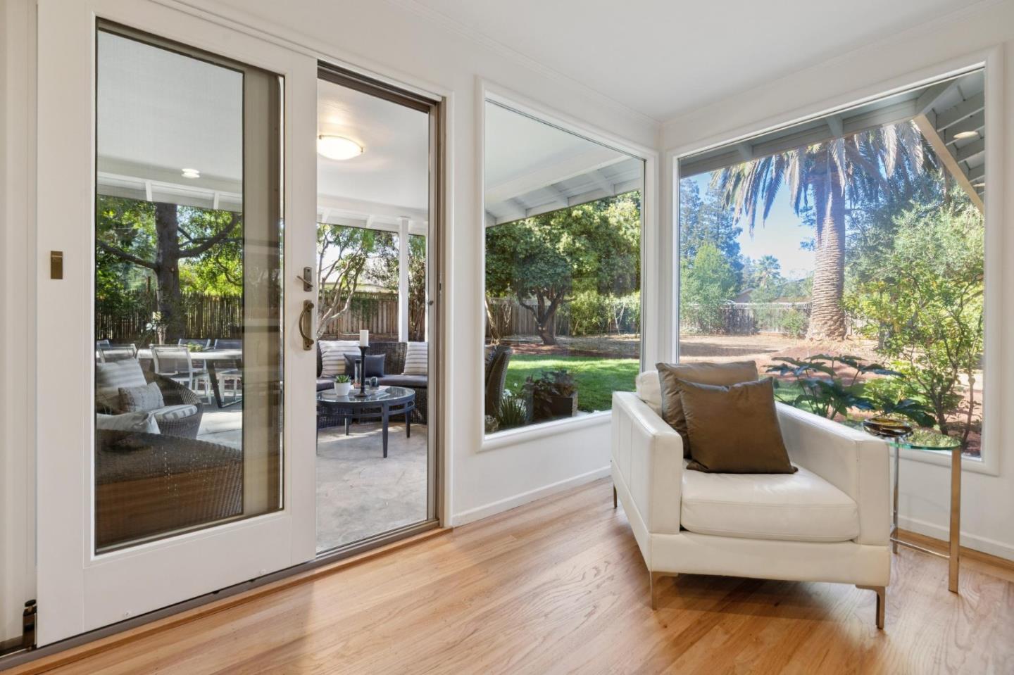 Detail Gallery Image 12 of 42 For 130 Garland Way, Los Altos,  CA 94022 - 5 Beds | 2/1 Baths