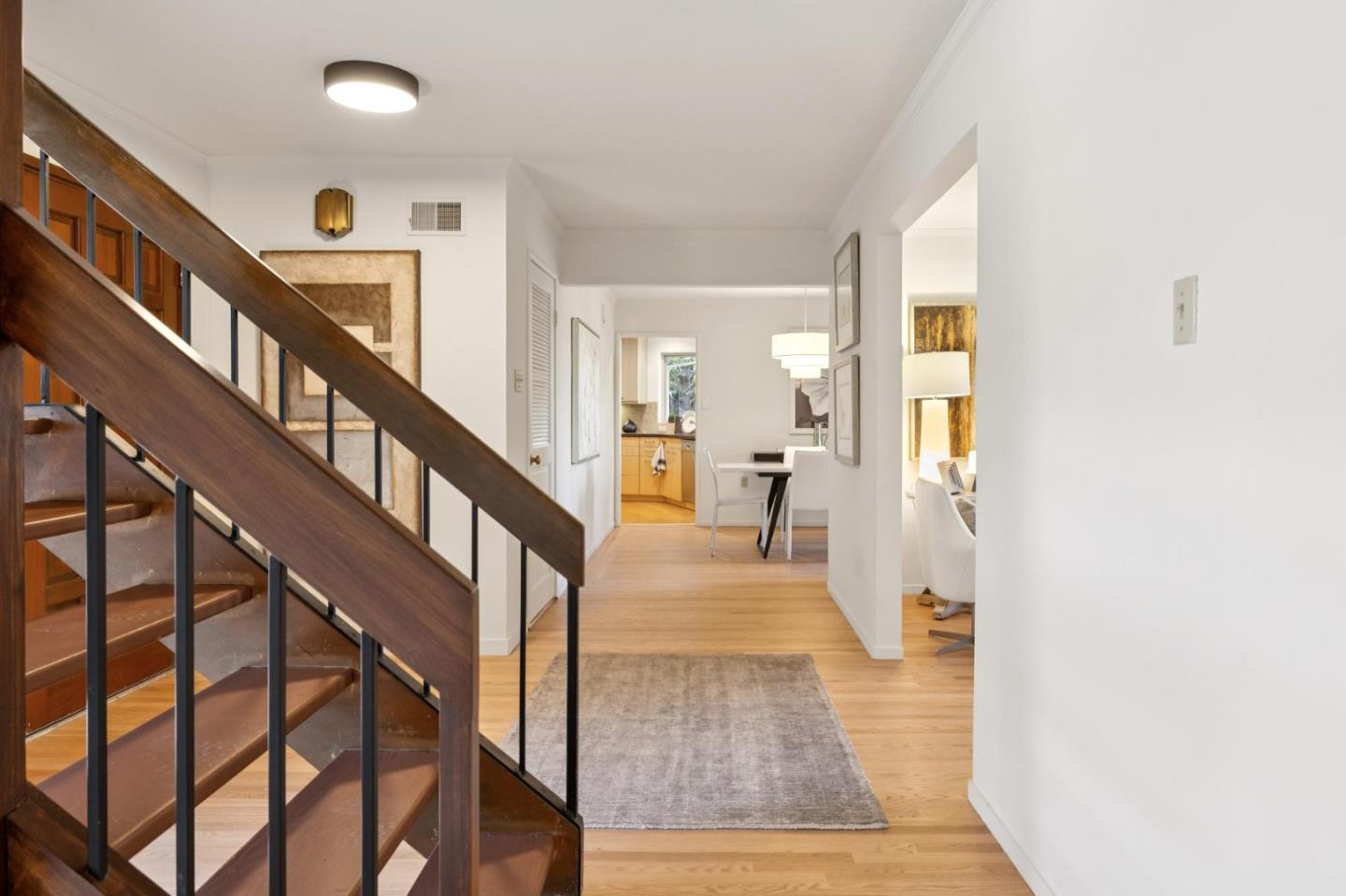 Detail Gallery Image 13 of 42 For 130 Garland Way, Los Altos,  CA 94022 - 5 Beds | 2/1 Baths