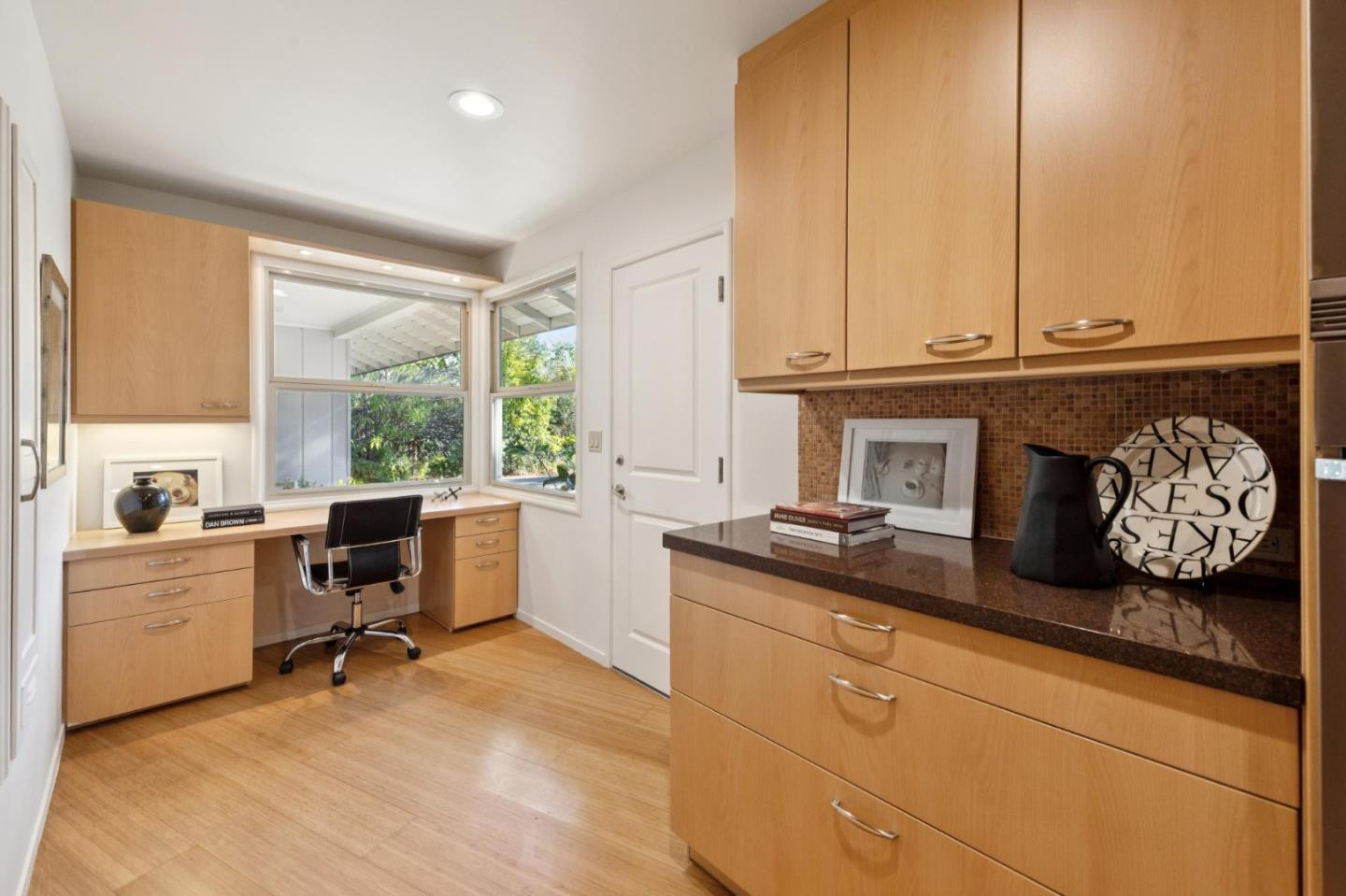 Detail Gallery Image 20 of 42 For 130 Garland Way, Los Altos,  CA 94022 - 5 Beds | 2/1 Baths