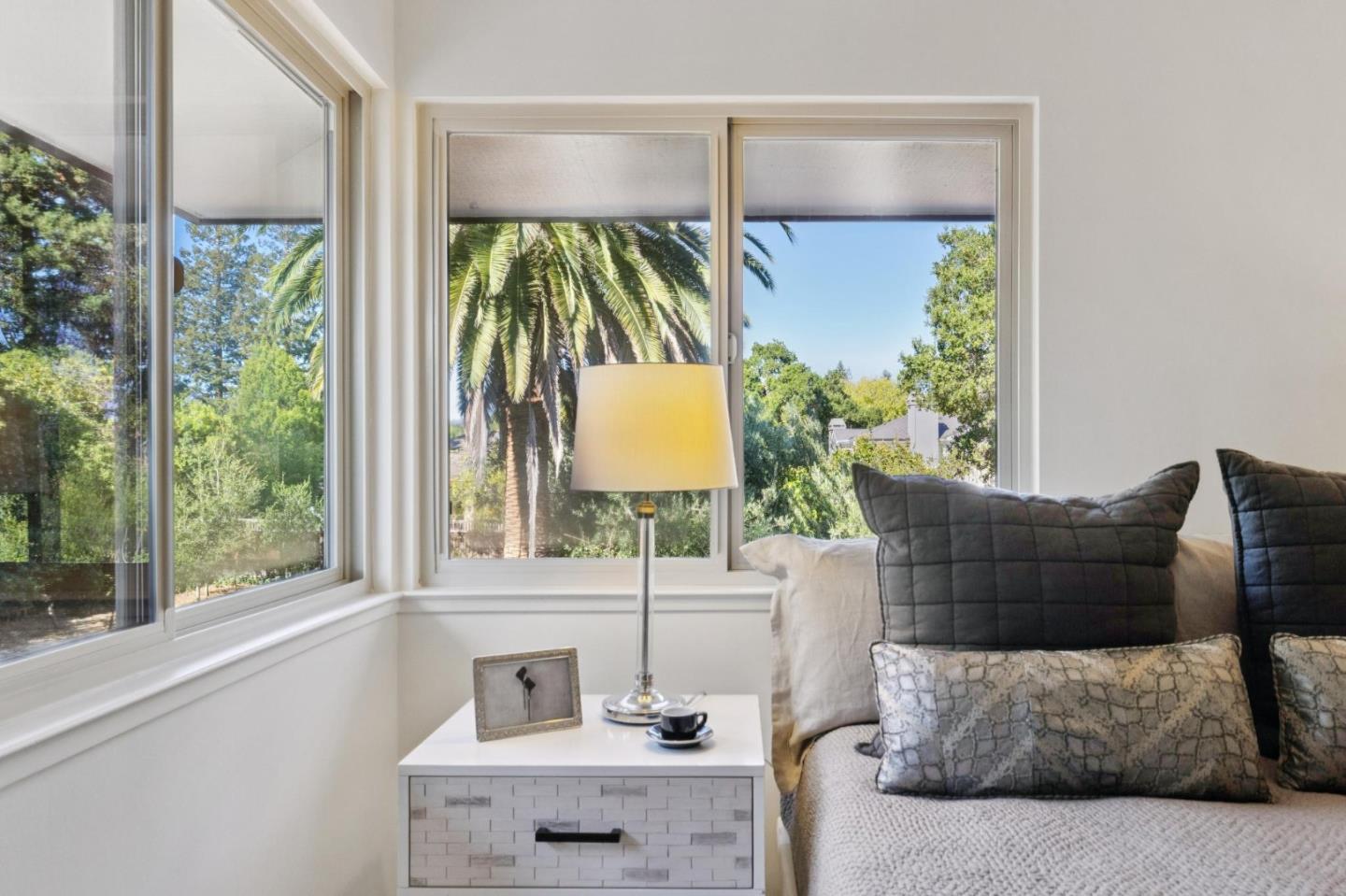 Detail Gallery Image 24 of 42 For 130 Garland Way, Los Altos,  CA 94022 - 5 Beds | 2/1 Baths