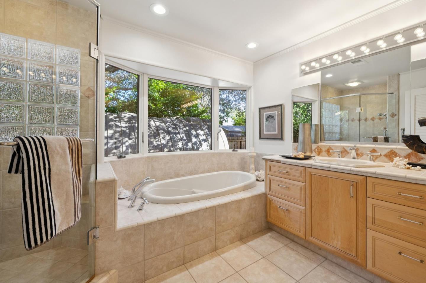 Detail Gallery Image 31 of 42 For 130 Garland Way, Los Altos,  CA 94022 - 5 Beds | 2/1 Baths