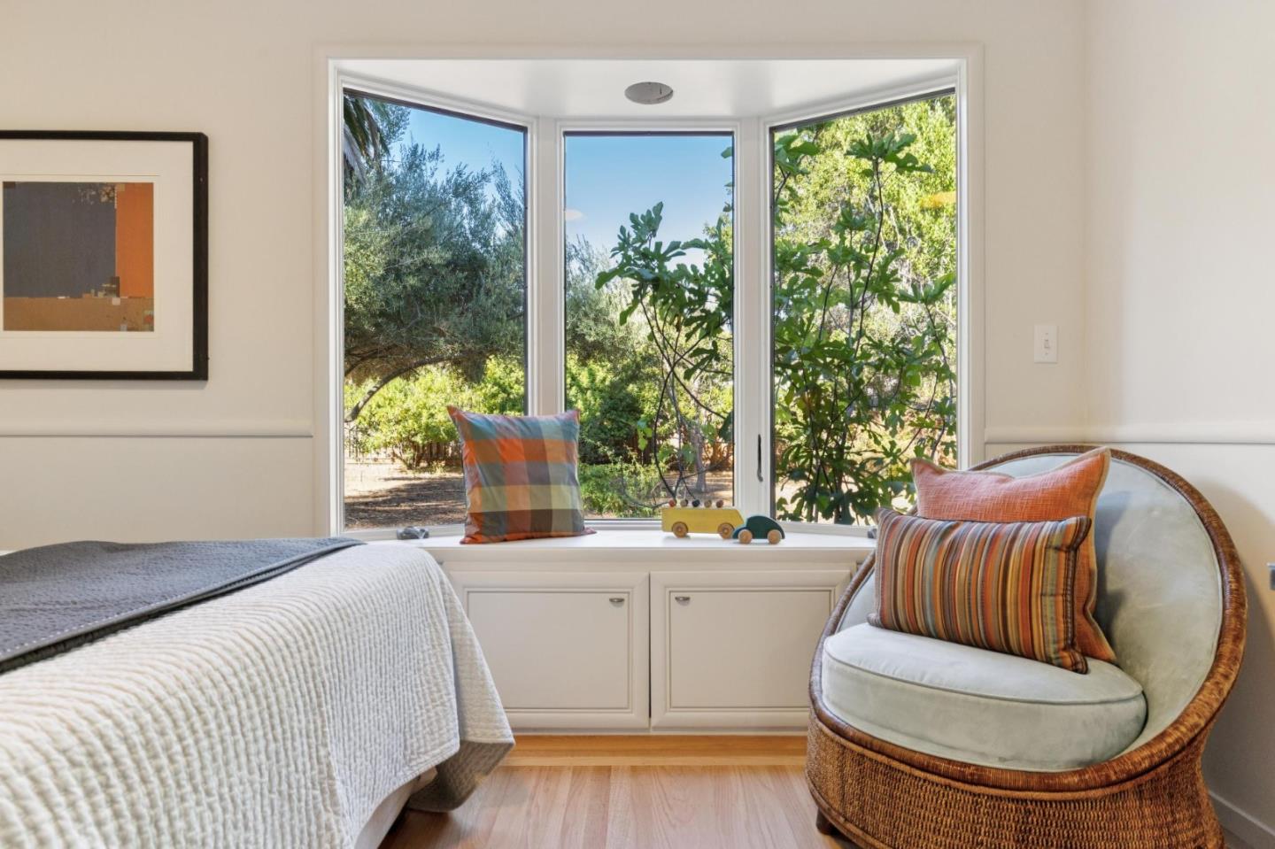 Detail Gallery Image 34 of 42 For 130 Garland Way, Los Altos,  CA 94022 - 5 Beds | 2/1 Baths